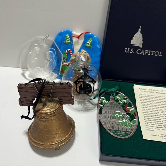 Christmas Ornament lot, good preowned condition. One ornament missing cap - Picture 4 of 4